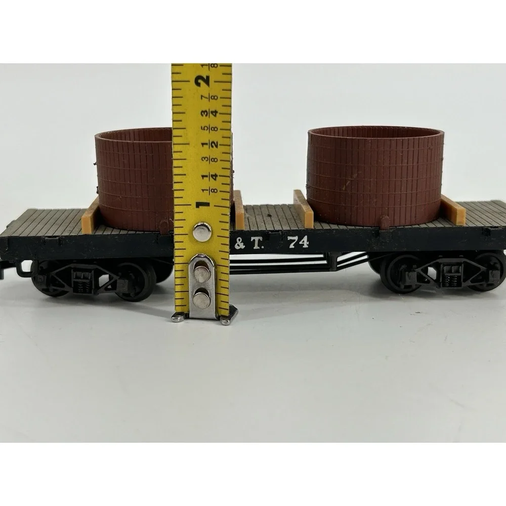 Vintage HO Scale V & T 45 Flat Car with Two Barrels Load Pocher Made in Italy